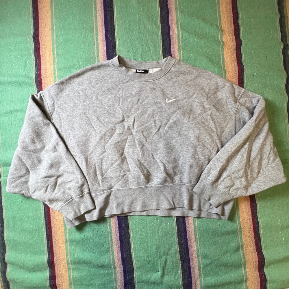 Nike Sweatshirt Women Small Gray Cropped Oversized Crewneck Fleece Pullover AV60
